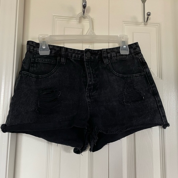 Women’s Black Jean Shorts — Size 7/8 - Picture 2 of 2